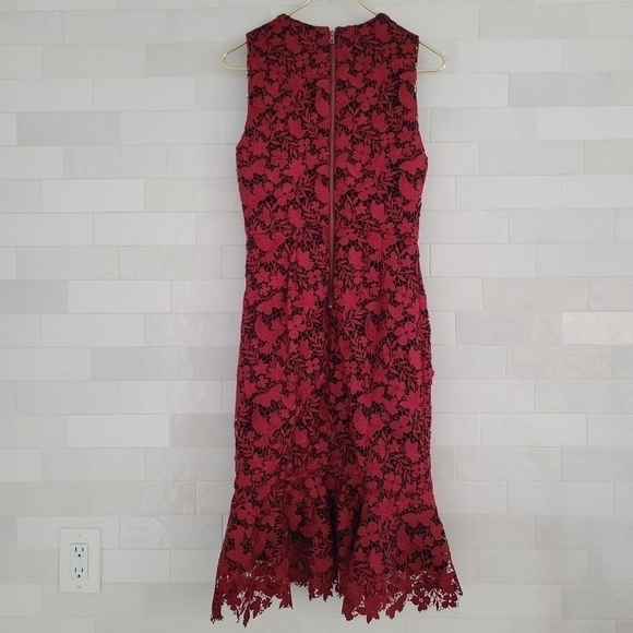 Alice + Olivia Katia Ruffled Lace Sheath Dress Sleeveless Red Black Form-Fitting - Picture 5 of 8